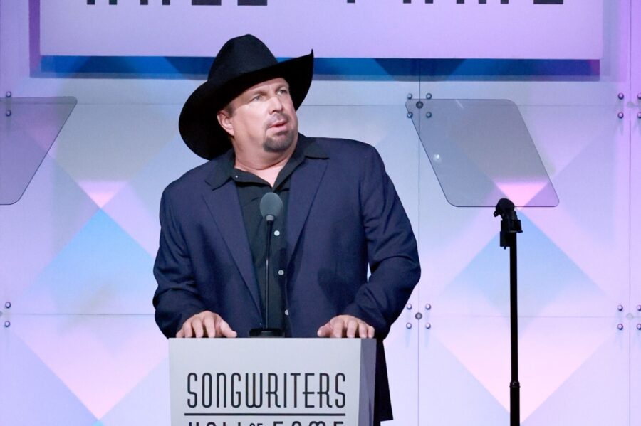 SHOF 25 Gala Garth Brooks Presenter