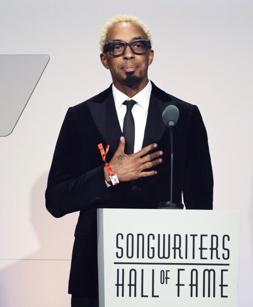 38 SHOF 26 Gala D Austin presenter