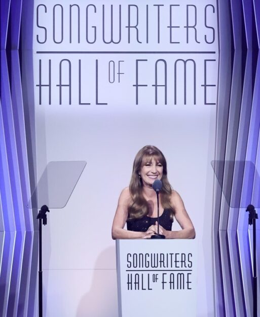 8 SHOF 26 Gala J Seymour presenter