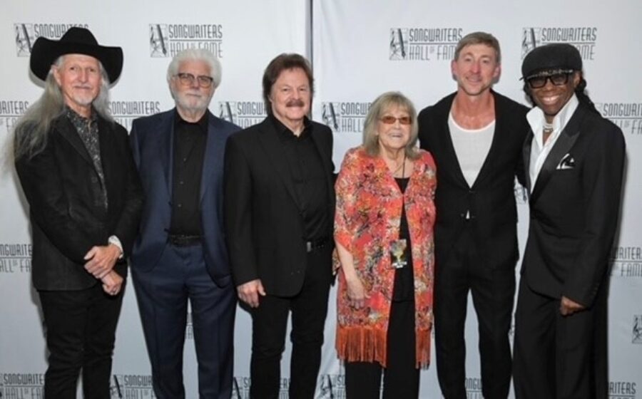 SHOF 25 Gala Patrick Simmons Michael Mc Donald Tom Johnston Linda Moran Ashley Gorley and Nile Rodgers
