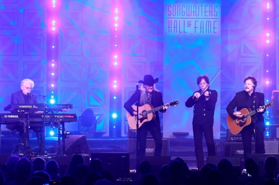SHOF 25 Gala The Doobie Brothers Performance