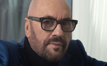 Desmond Child Close up Hands on piano square image Photo by Sye Williams 040925 min