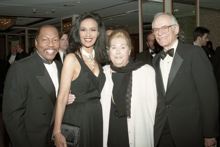 Billy Davis Marilyn Mc Coo Marilyn Bergman Allen Bergman98sm