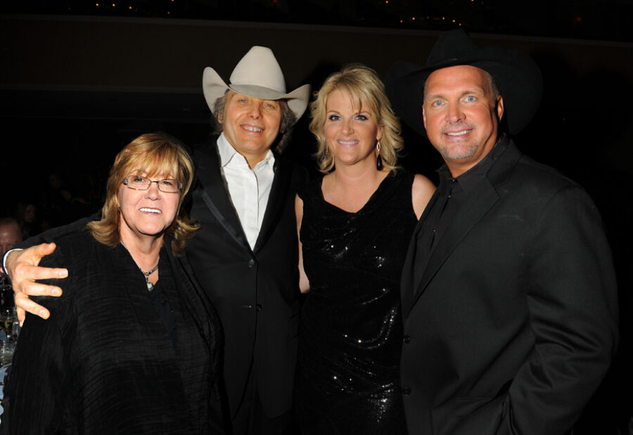 Linda Moran Dwight Yoakam Trisha Yearwood Garth Brooks