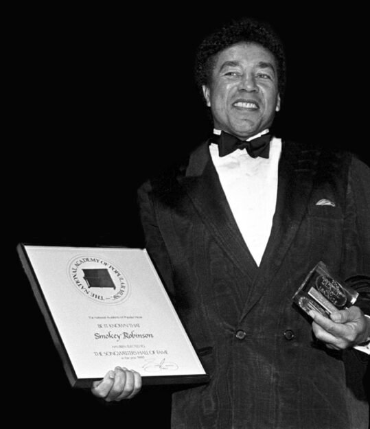 Smokey Robinson90sm