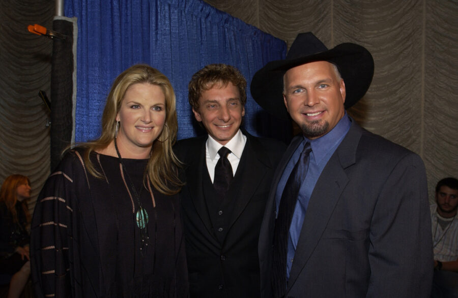 Tricia Yearwood Barry Manilow Garth Brooks02