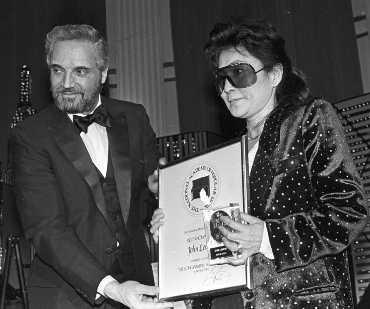 Yoko Ono87sm